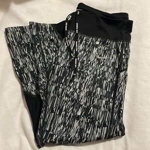 Nike Black and Gray Patterned Leggings